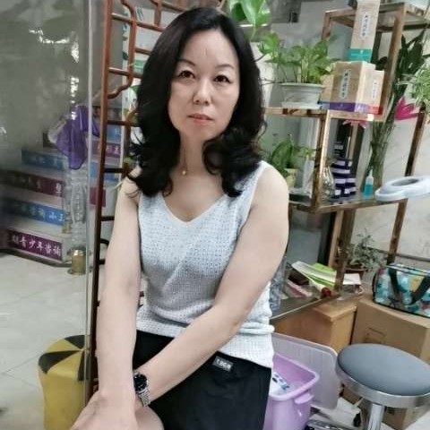 忧虑闻青衫的照片