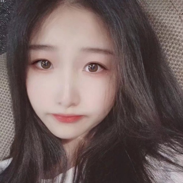 坚强深拥香烟的照片