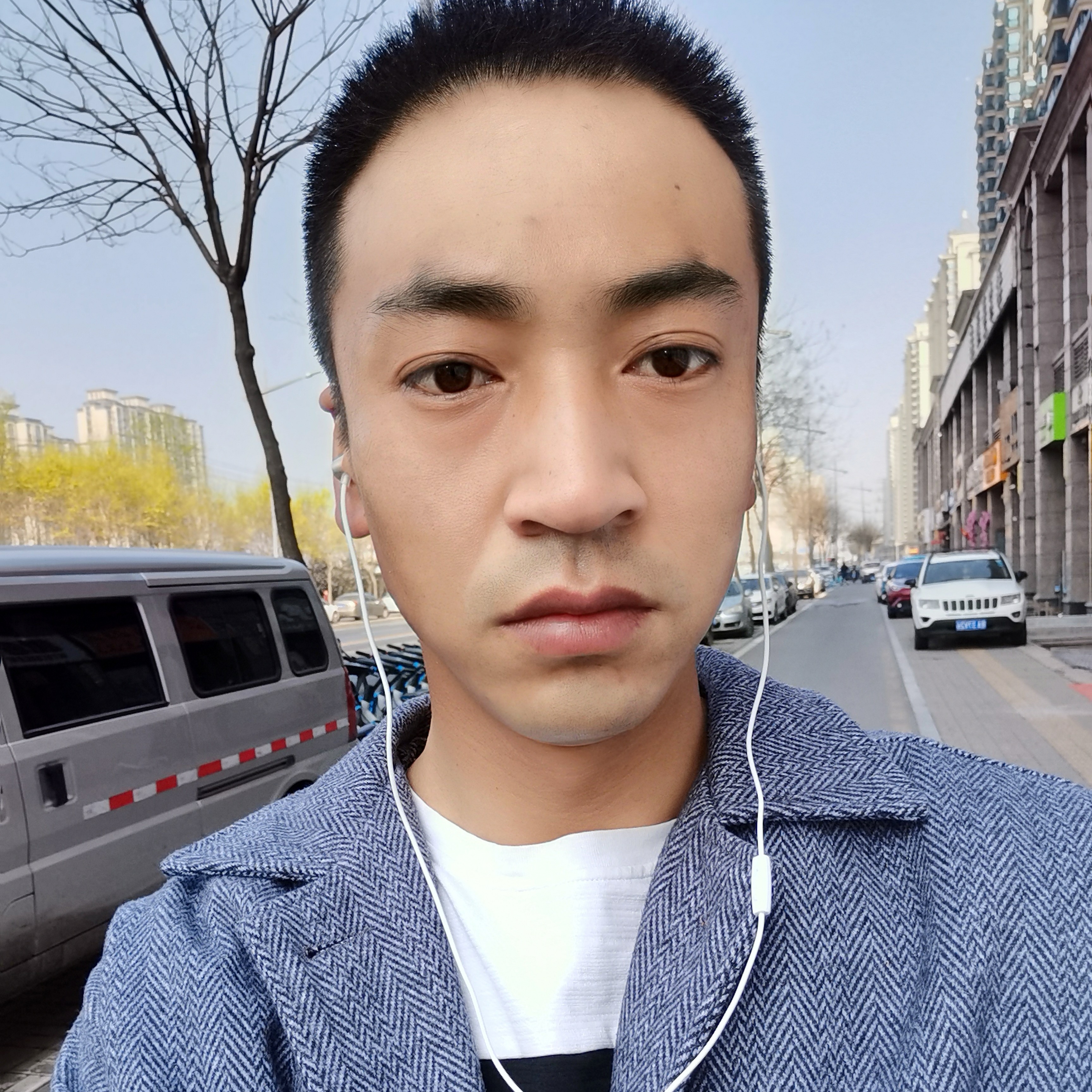 路人愿天真的照片
