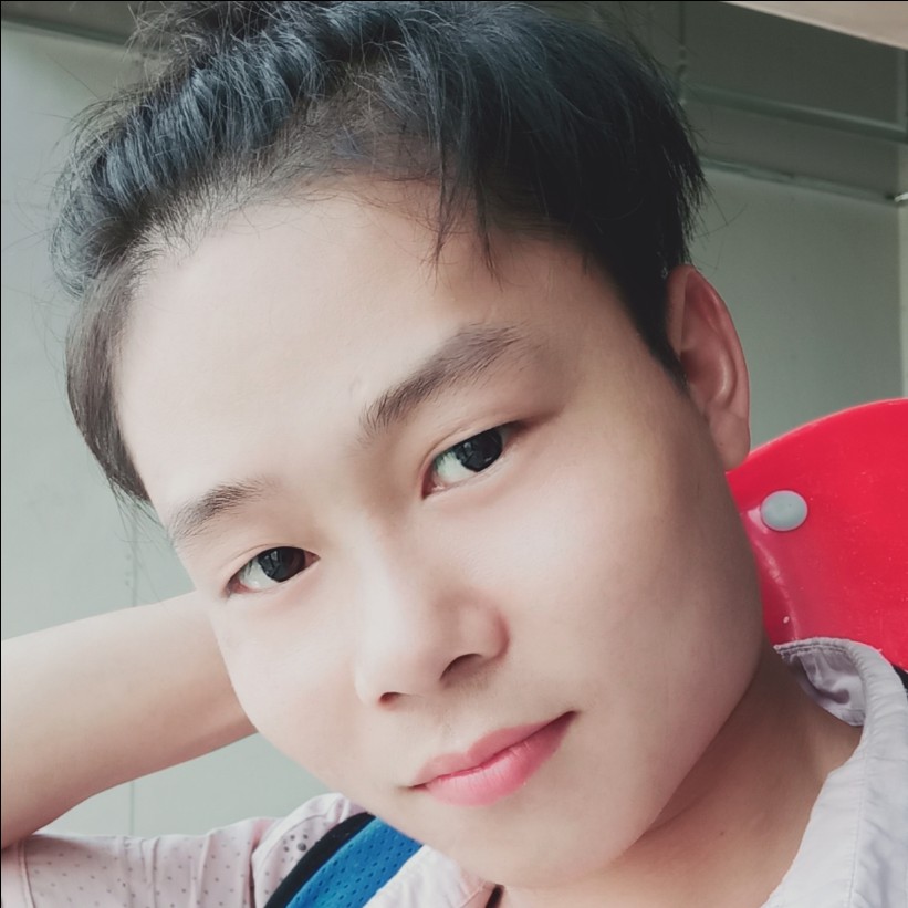 痴情挽手中心的照片