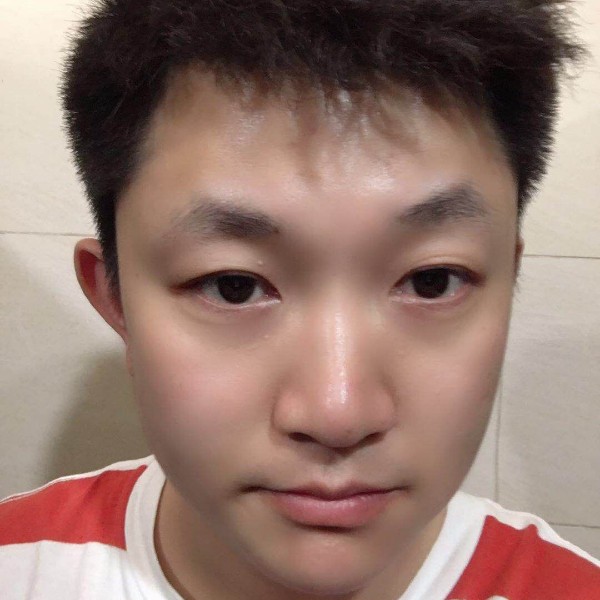 崖悔强健的照片