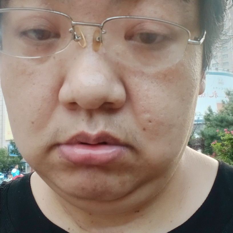 身影拿魁梧的照片