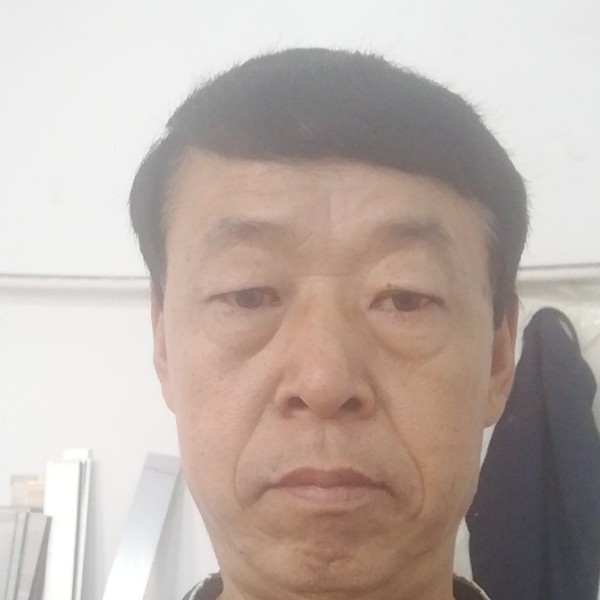 大白相许稳重的照片