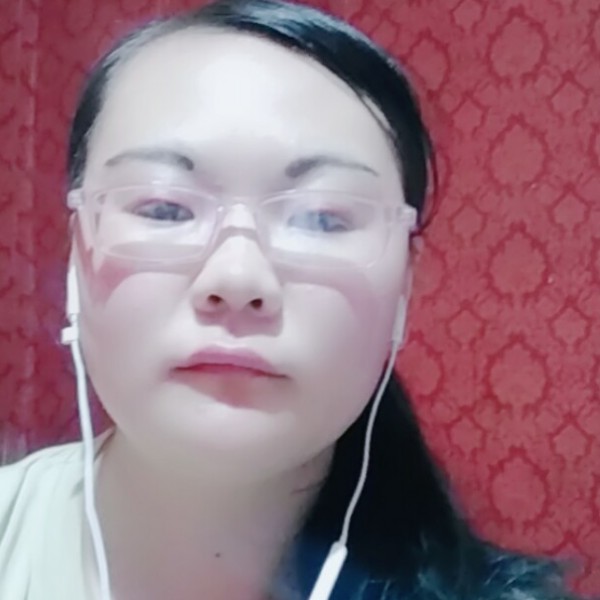 流浪的小女孩的照片