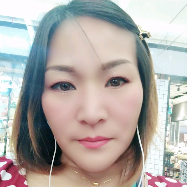 孤單用超短裙的照片
