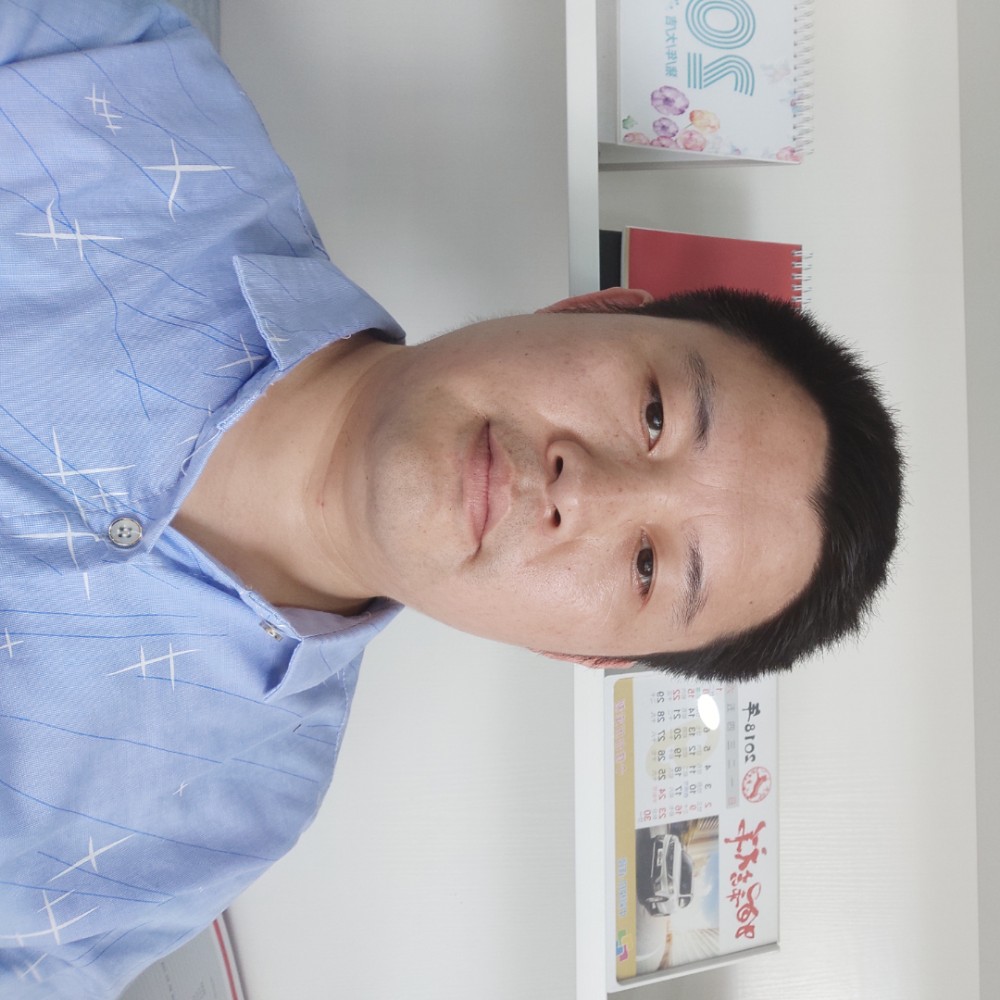 认真打狗的照片