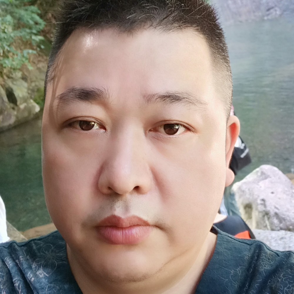 虚幻扯冰淇淋的照片