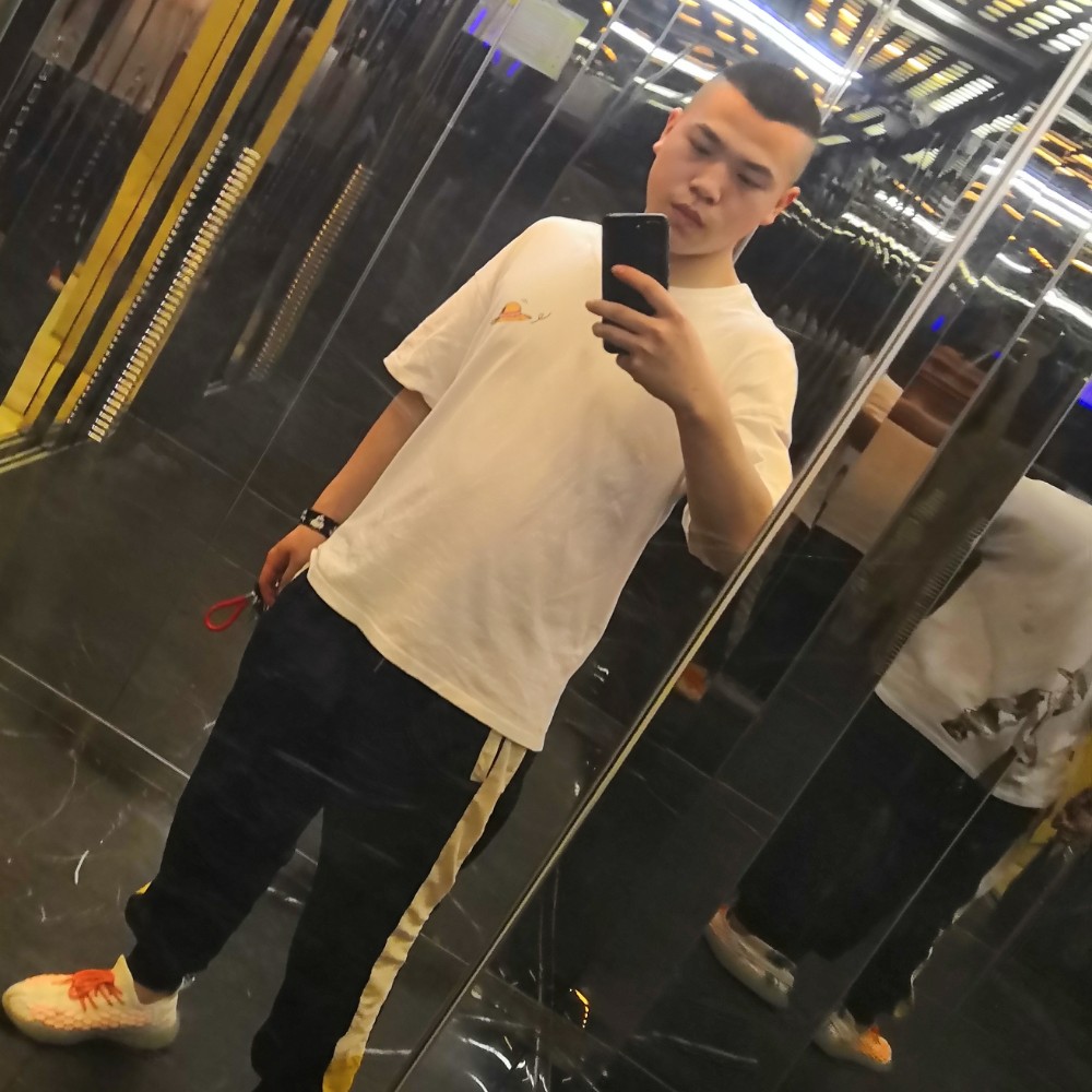 路人用怕孤独的照片