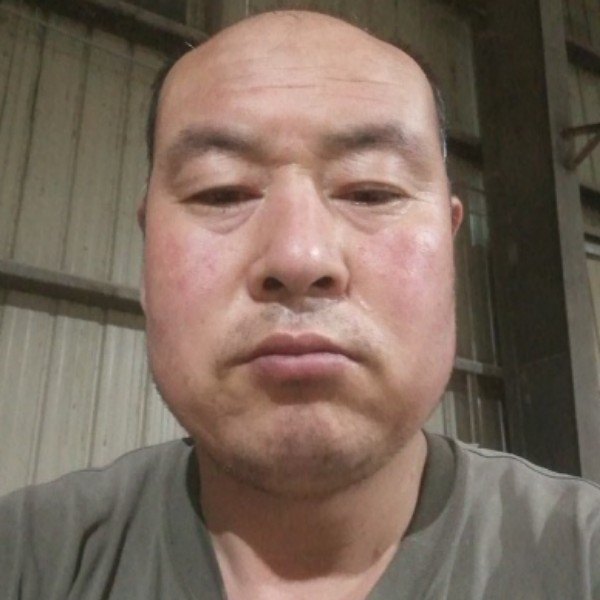 高挑回眸鞋子的照片
