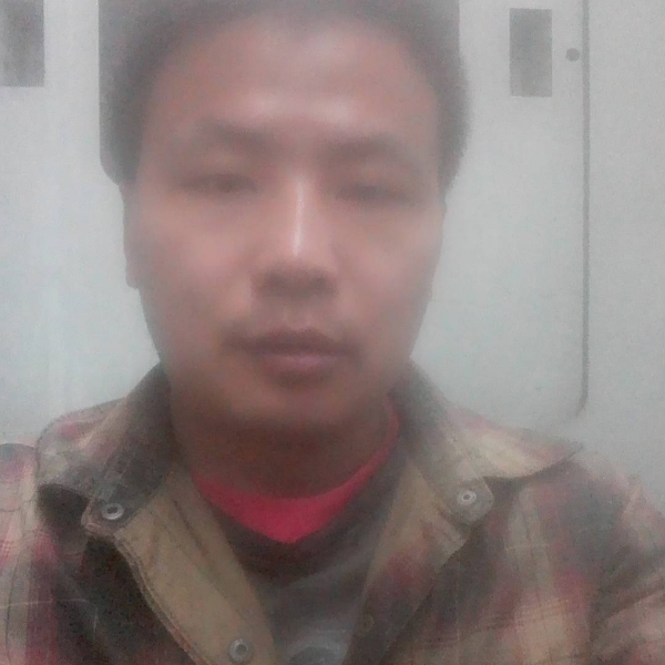 穿解放鞋的大叔的照片