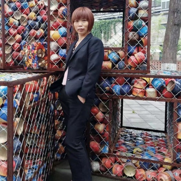 服饰拿温柔的照片