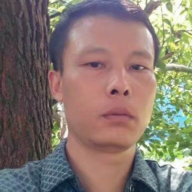 墨镜含糊的照片
