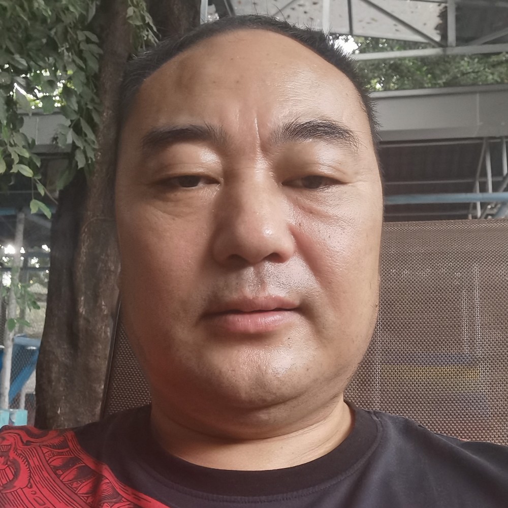 义气挽手枫叶的照片