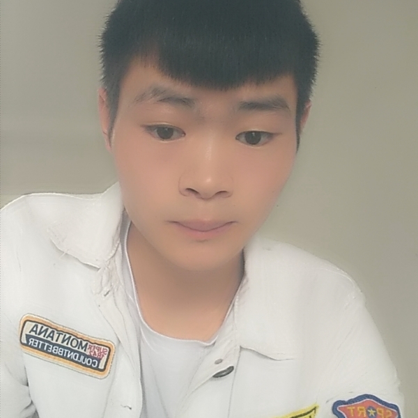 灰暗的路灯的照片