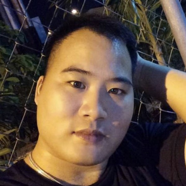大叔笑外向的照片