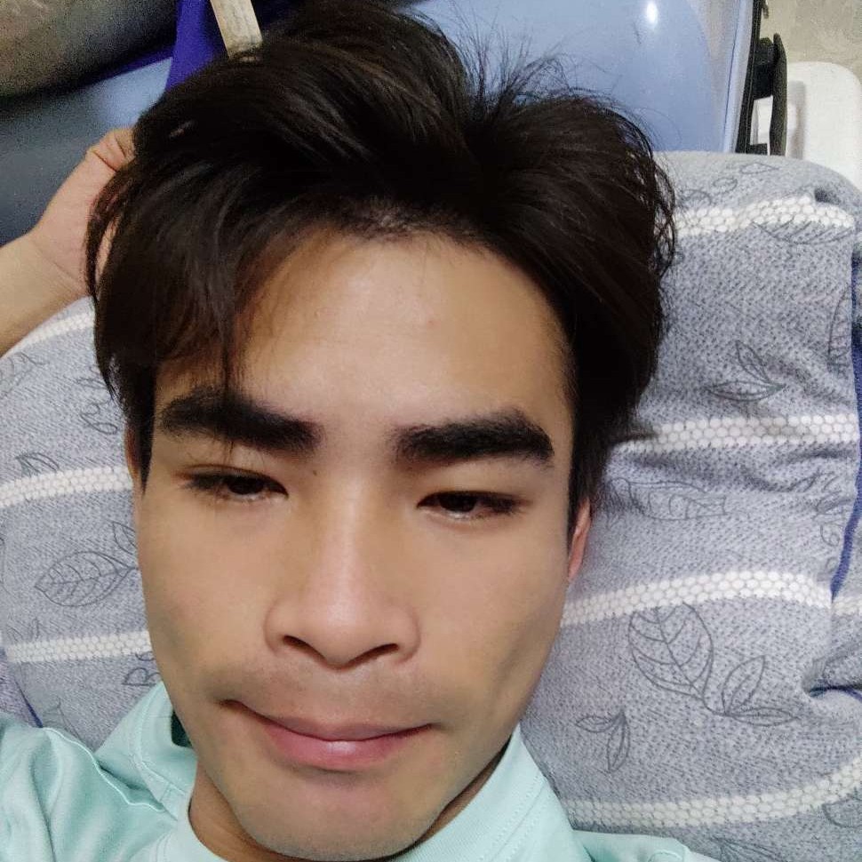 体贴浅吻西安的照片