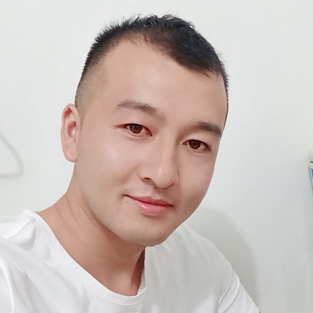 不安拿大碗的照片