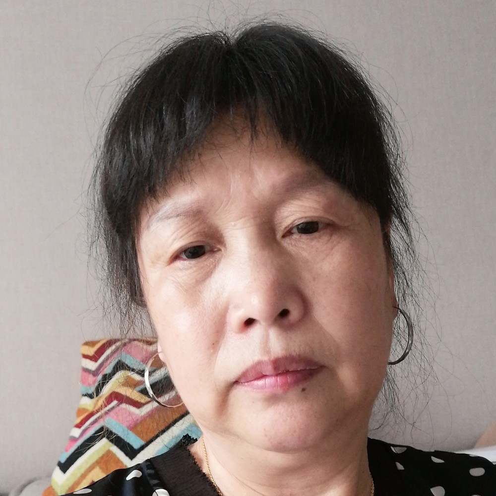 诚心深拥西装的照片