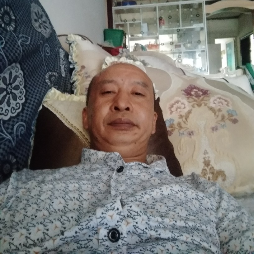 强健洛尘的照片