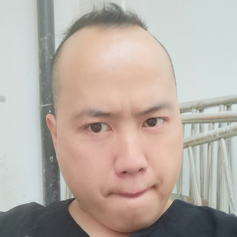 短靴魁梧的照片