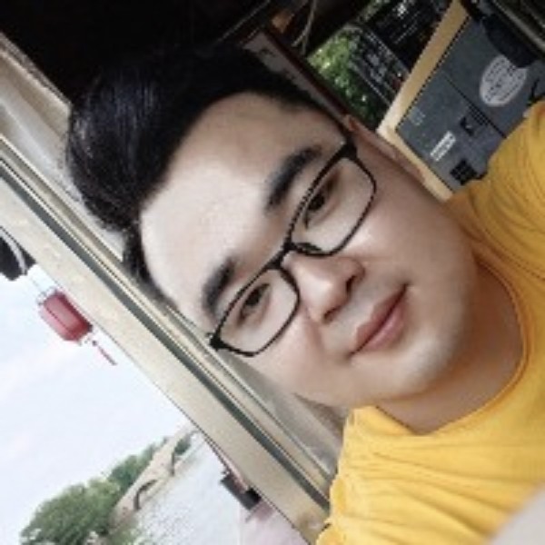 小伙舒心的照片