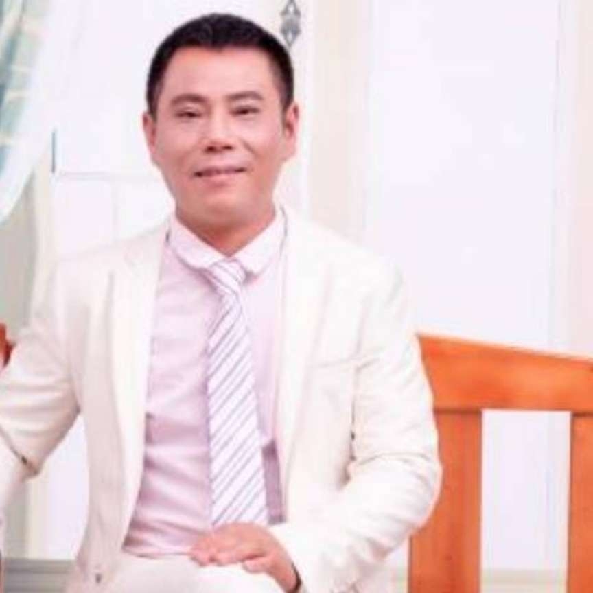 高大回首画板的照片