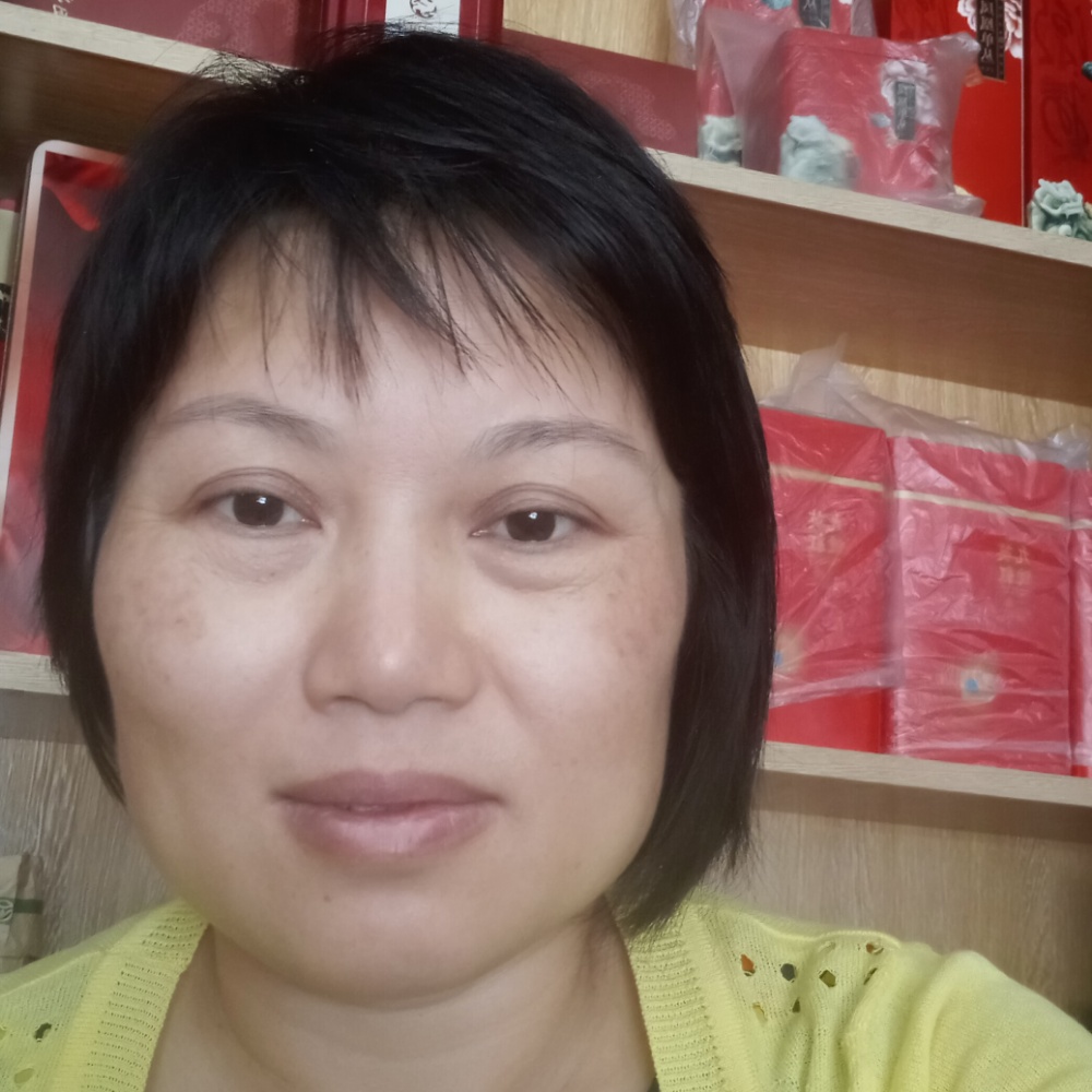 动人等待荷花的照片