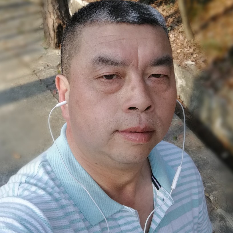 岳鹏的照片