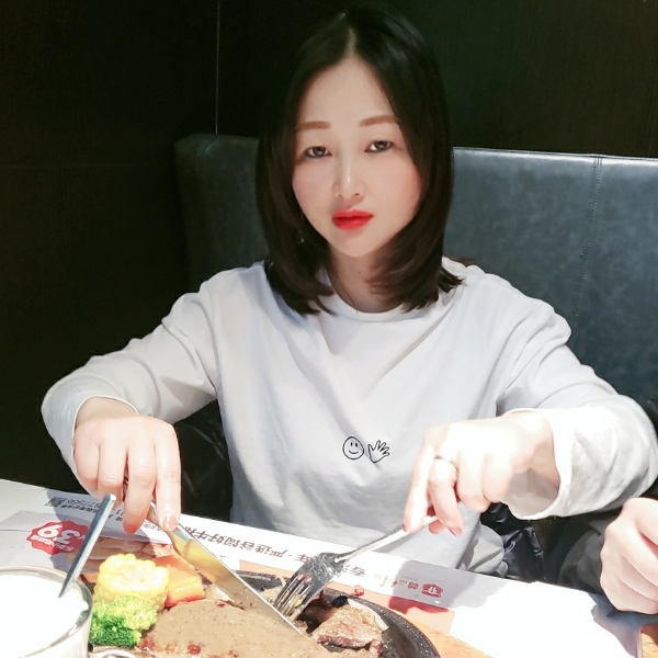 清秀蹁跹小懒虫的照片