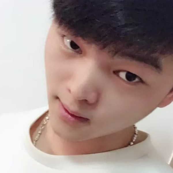 醉酒染白衣的照片