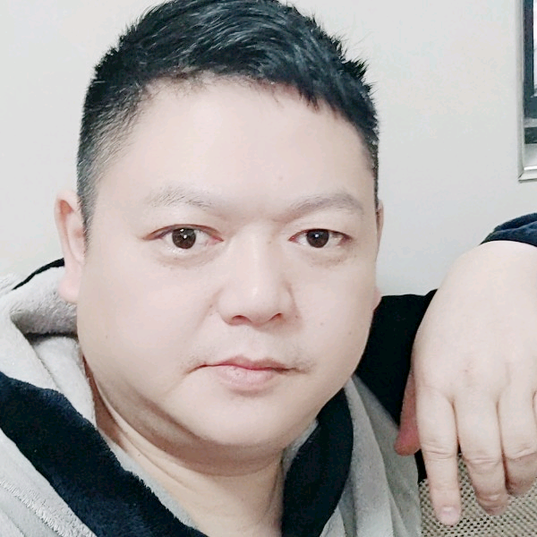 高跟鞋有鲤鱼的照片