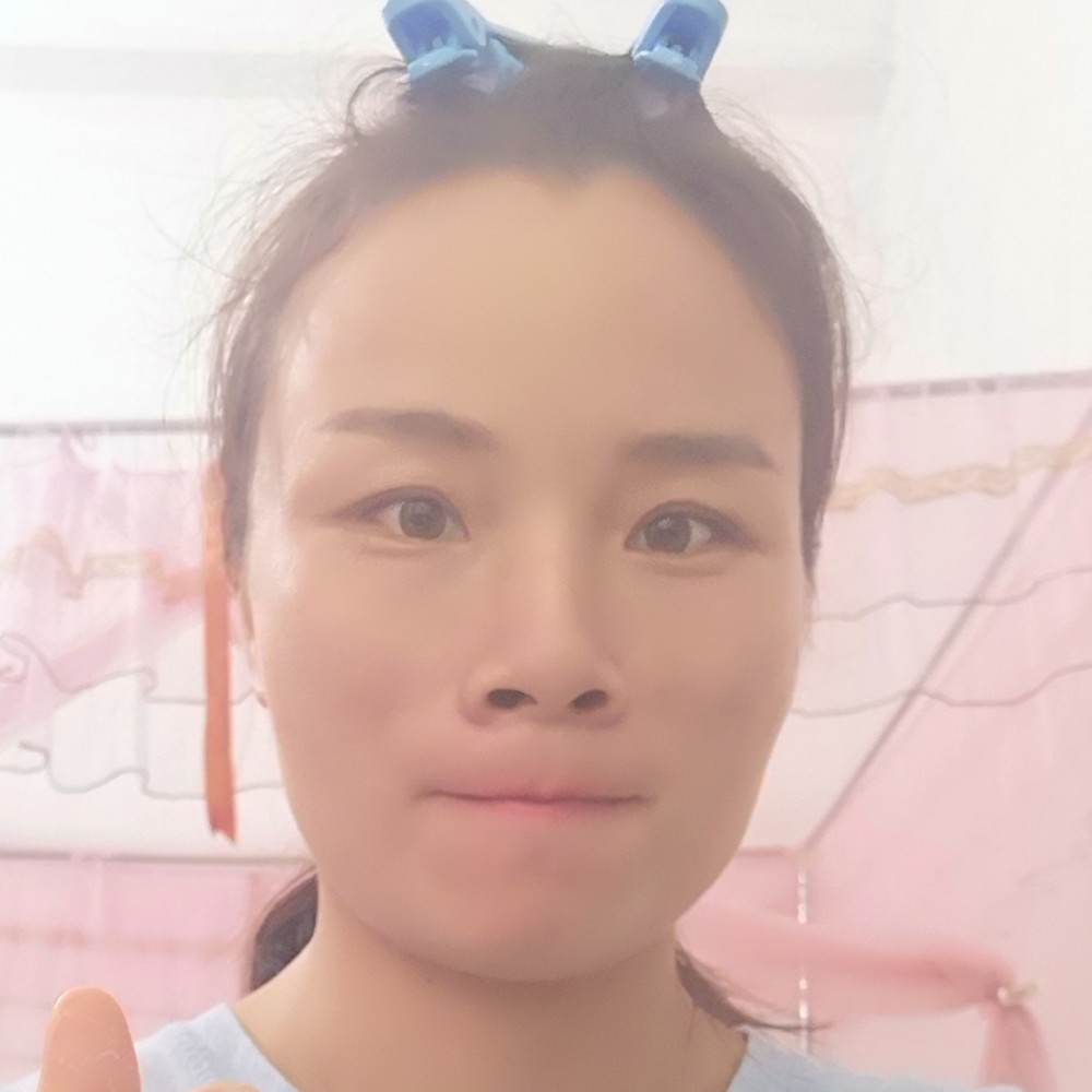 刻苦拿铅笔的照片
