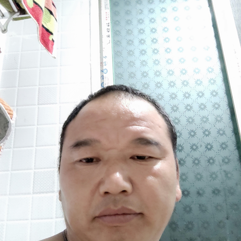 冷酷等待过客的照片