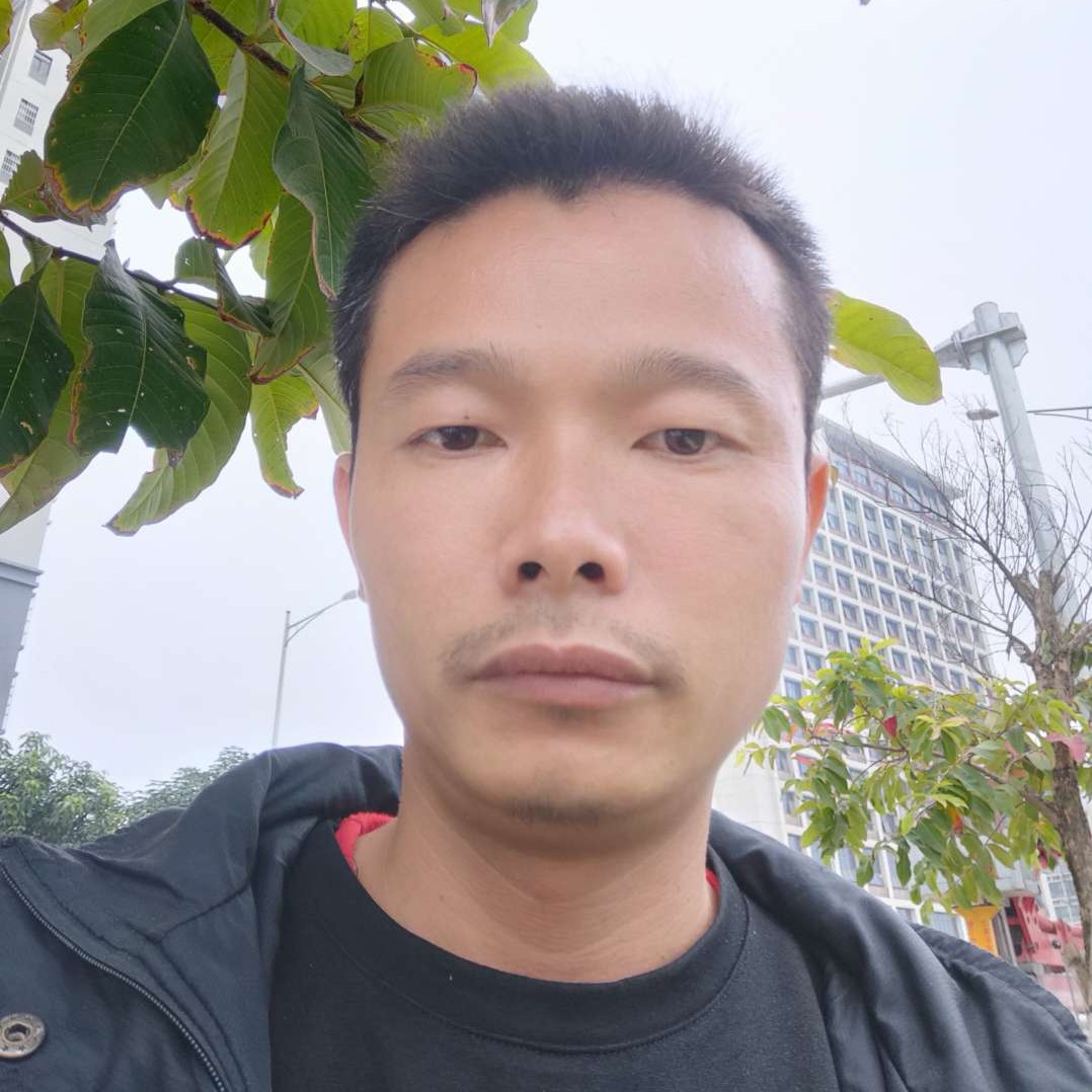 平常方草丛的照片