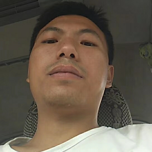 凝眸虚拟的照片