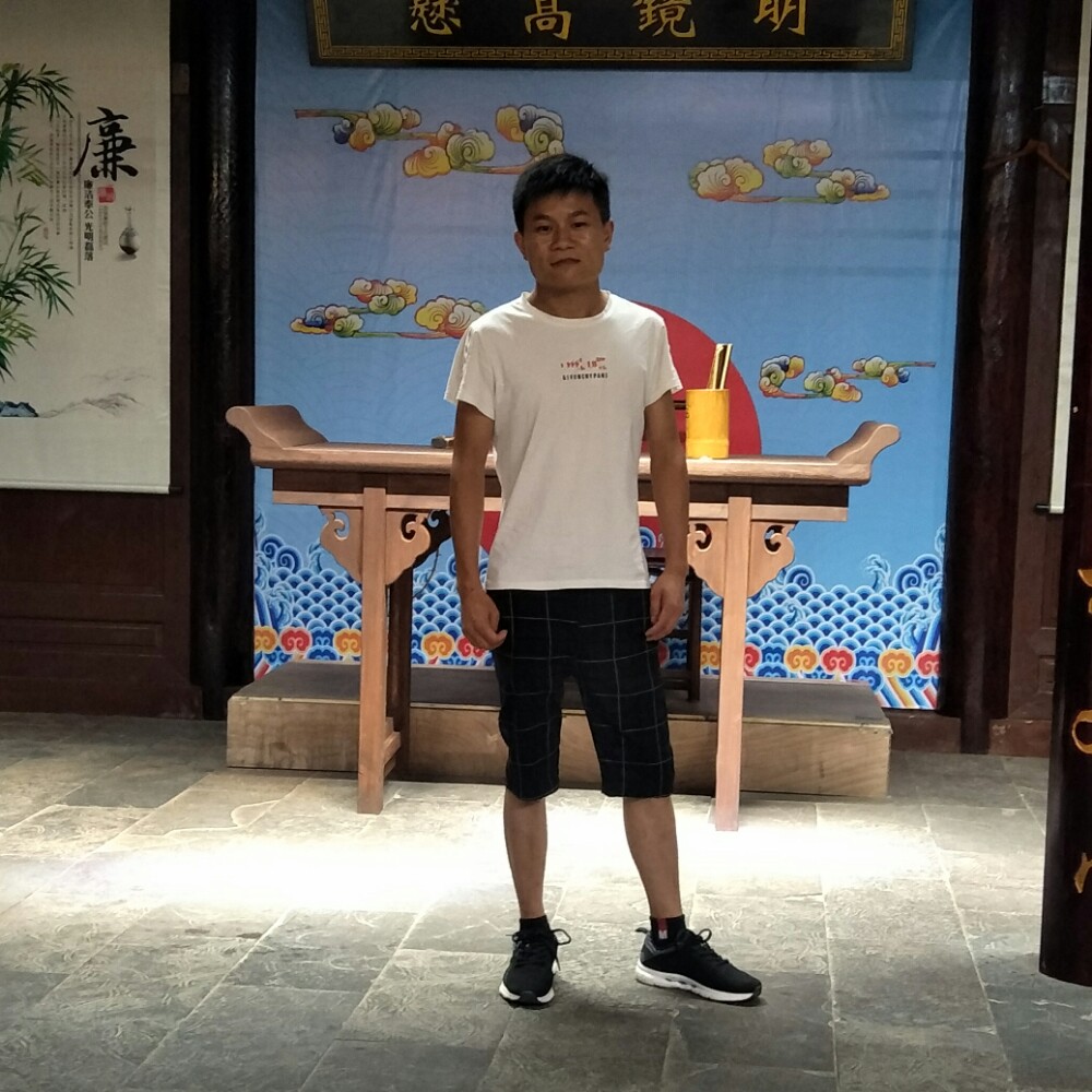 孤独雄的照片
