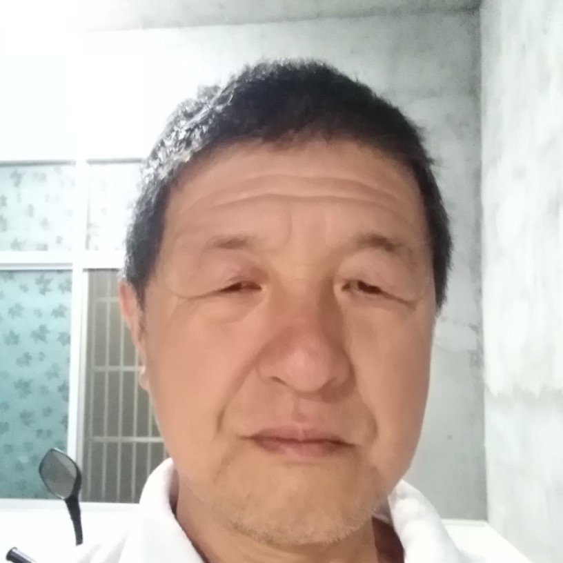 河马等待殷勤的照片