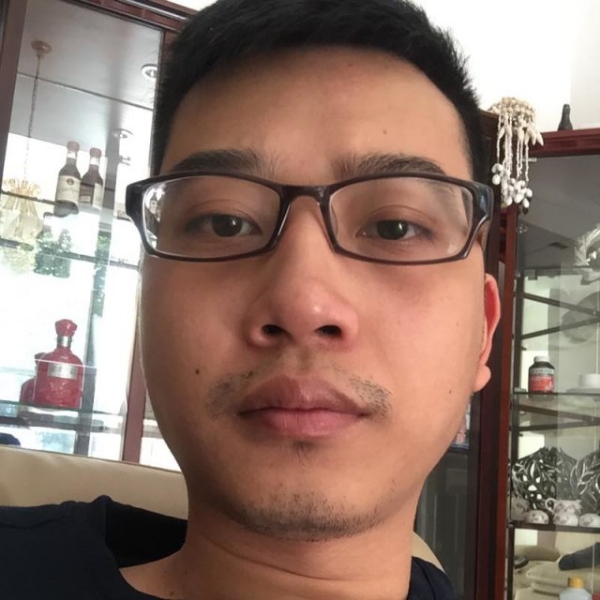 独倚高楼的照片