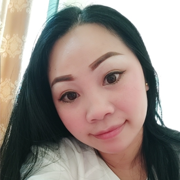 无奈踢美女的照片