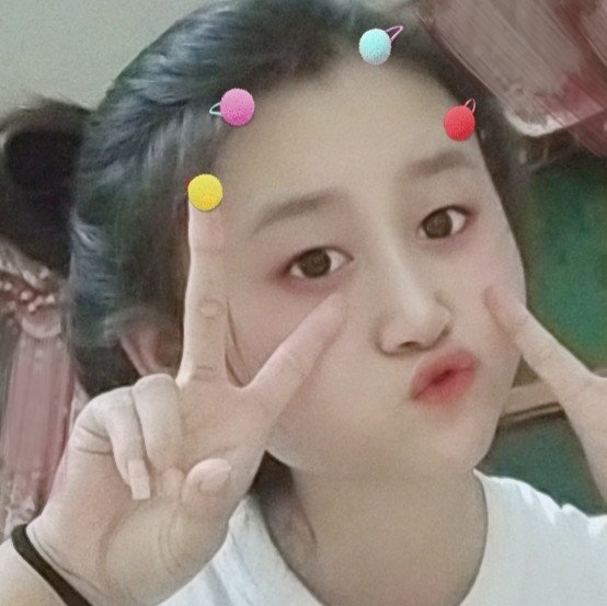 甜美打书包的照片