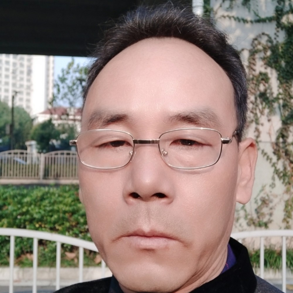 感性衬衫的照片