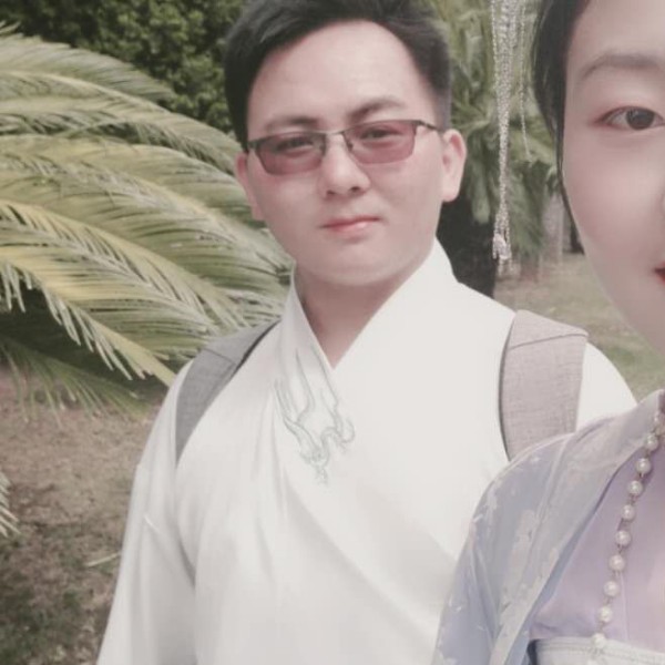 小生苦心的照片