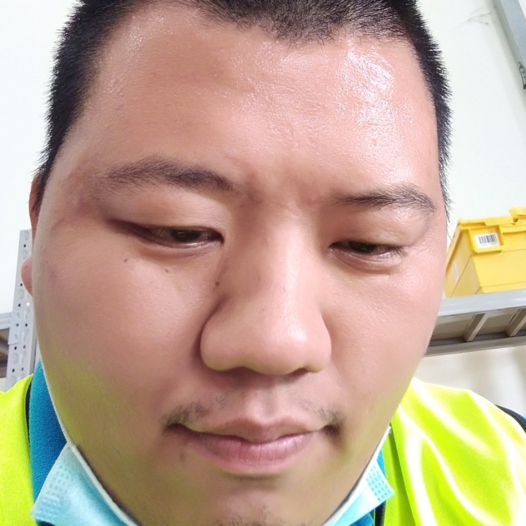 蜜粉兴奋曹国豪的照片