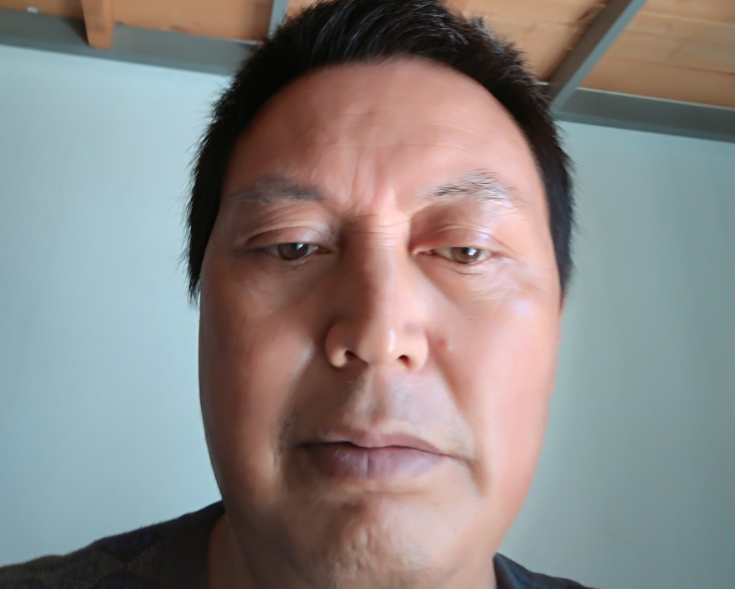 光亮的灯泡的照片
