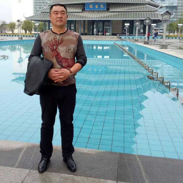 黄蜂相许翩的照片