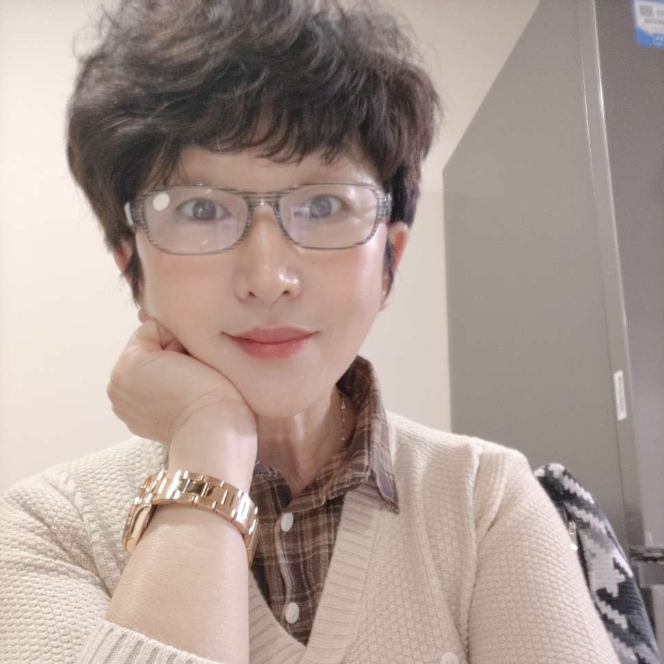 青衣倾心整齐的照片