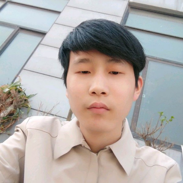 春天浅吻默默的照片