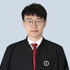 张伟大律师的照片