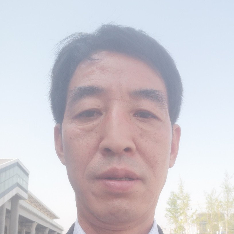 眯眯眼挽手春华的照片
