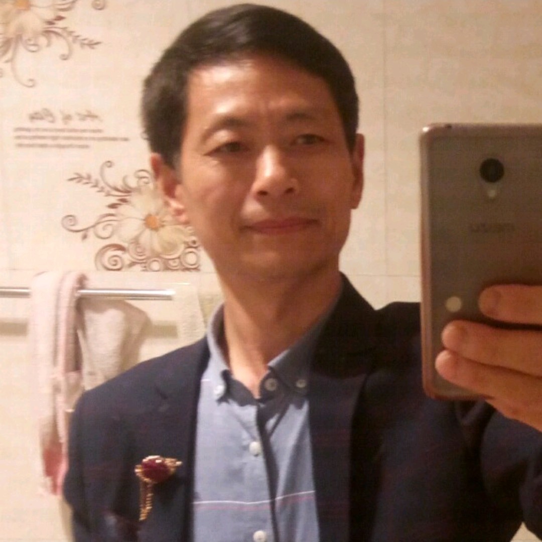精明就溪流的照片
